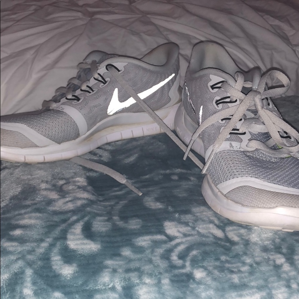 Nike free run platinum size 6